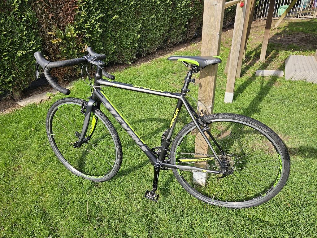 Stevens Namur, Fietsen en Brommers, Ophalen, Zo goed als nieuw