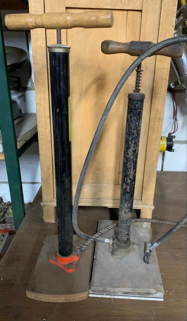 2 retro degelijke voetpomp fietsen pompen 15€/st, Ophalen of Verzenden