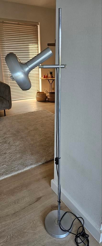 Cosack vintage aluminium OMI-vloerlamp – midden van de eeuw, Huis en Inrichting, Lampen | Vloerlampen, Ophalen, Zo goed als nieuw