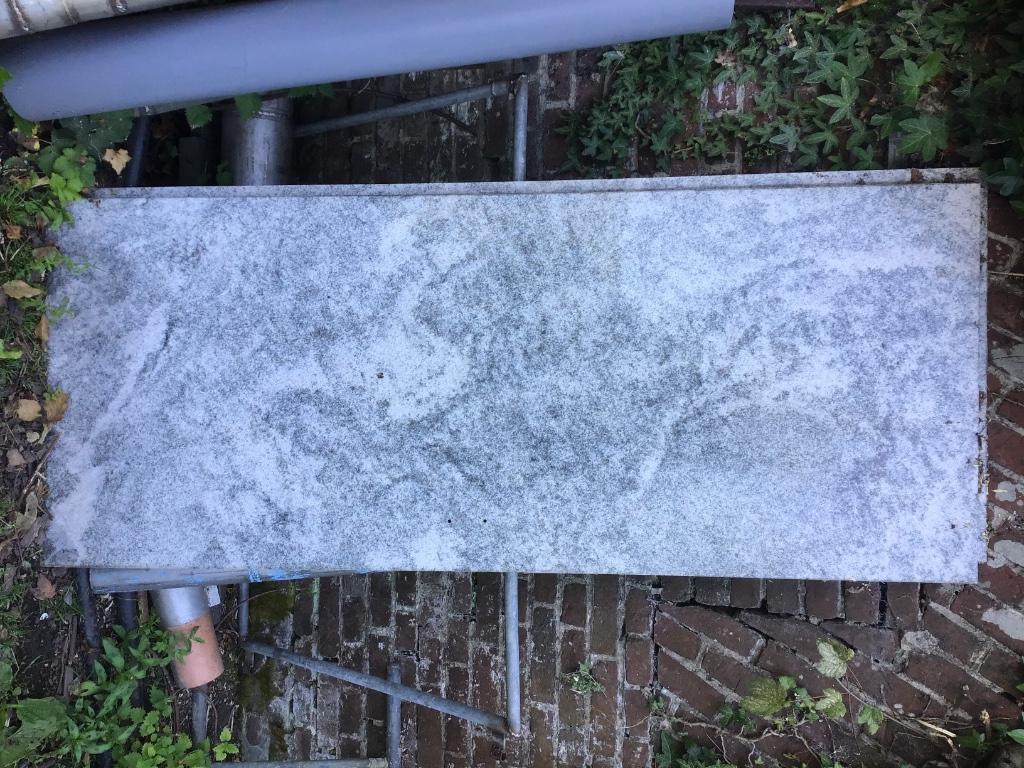 Plaque de granit ( deux pièces ), Enlèvement, Utilisé