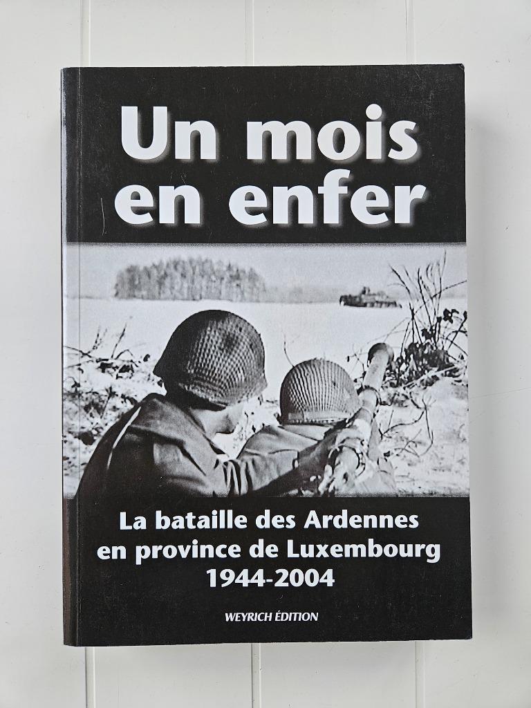 Een maand in de hel: De Slag om de Ardennen in de provincie, Ophalen of Verzenden, COLLECTIF, Tweede Wereldoorlog, Gelezen