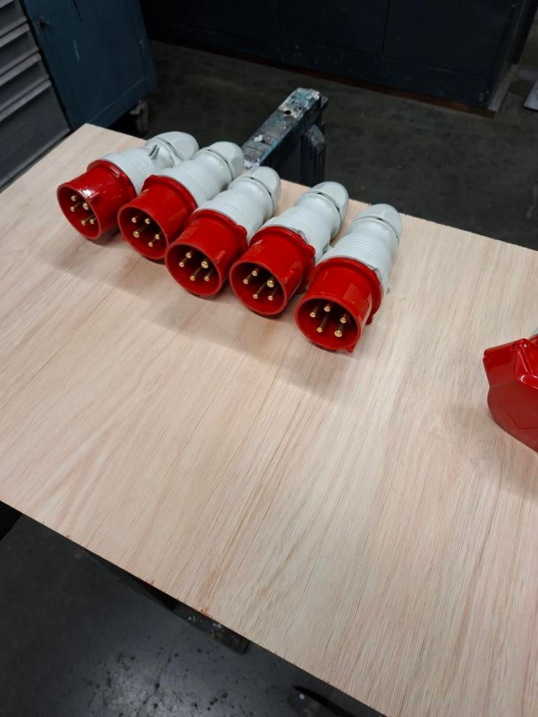 Stecker 400v 32A, Enlèvement