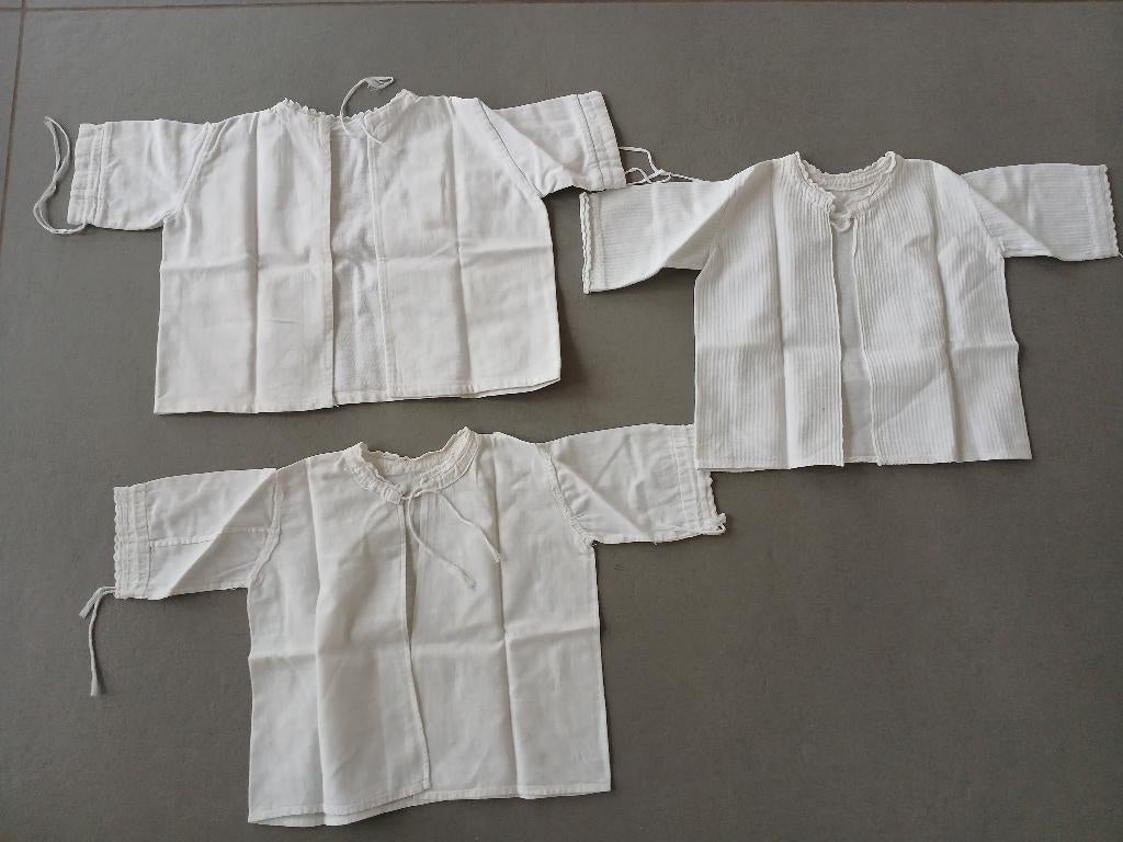 3 antieke witte babyhemdjes, Antiek en Kunst, Antiek | Kleding en Textiel, Ophalen of Verzenden