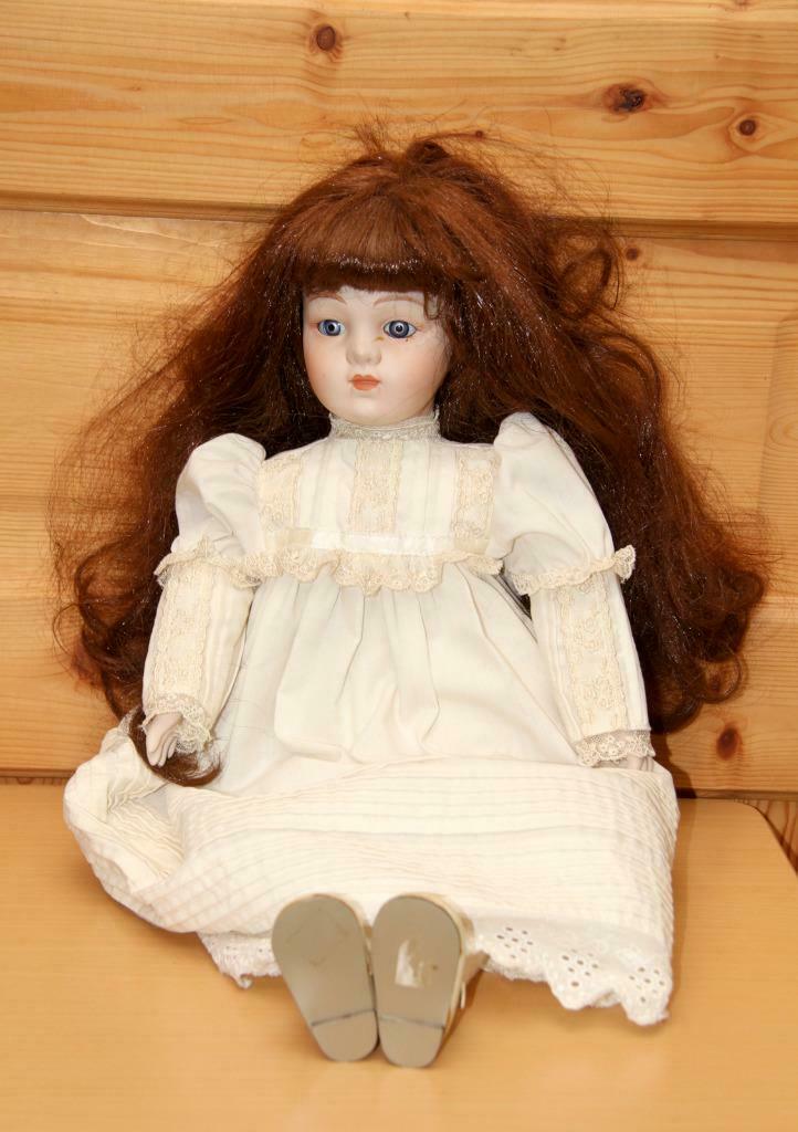 Poupée en porcelaine et tissu, chevelure brune, Collections, Poupées, Utilisé, Poupée, Enlèvement ou Envoi
