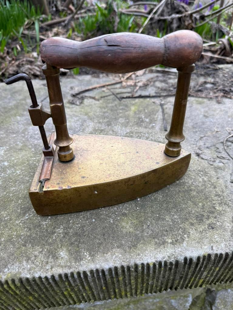 Ancien fer a repasser , antiquutes cuivre., Enlèvement