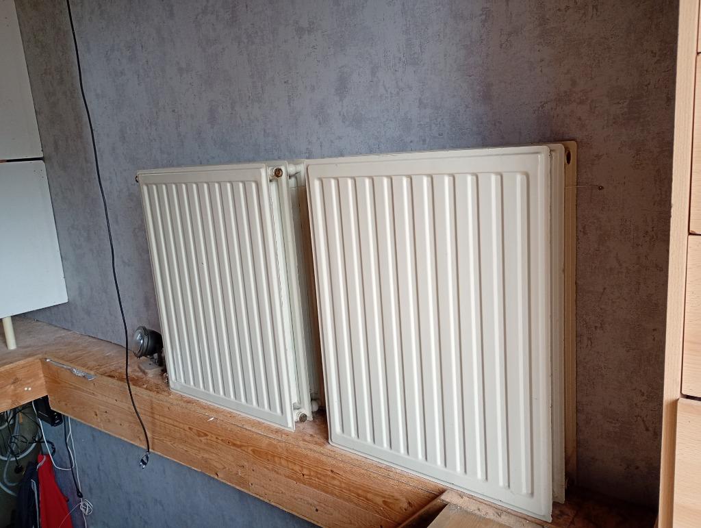 2 x radiator (10€), Doe-het-zelf en Bouw, Verwarming en Radiatoren, Ophalen, 30 tot 80 cm, Gebruikt, Radiator
