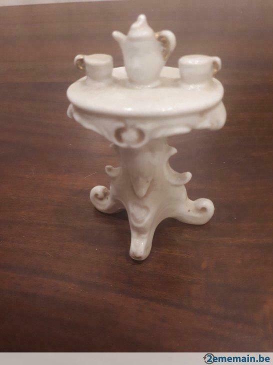 Statuette porcelaine table guéridon dinette thé miniature, Antiek en Kunst, Antiek | Keramiek en Aardewerk