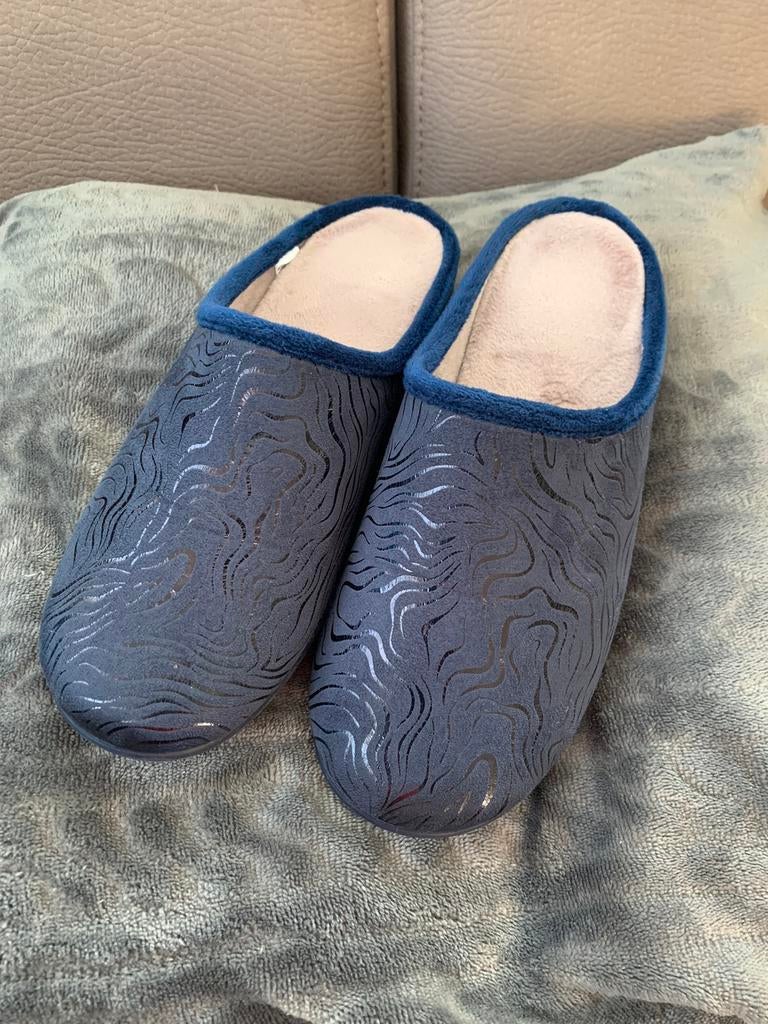 Pantoffels blauw (zgan), Blauw, Ophalen of Verzenden, Zo goed als nieuw, Pantoffels of Sloffen