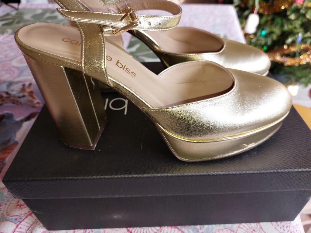 Chaussures dame T39 Caroline Biss quasi neuve, Enlèvement