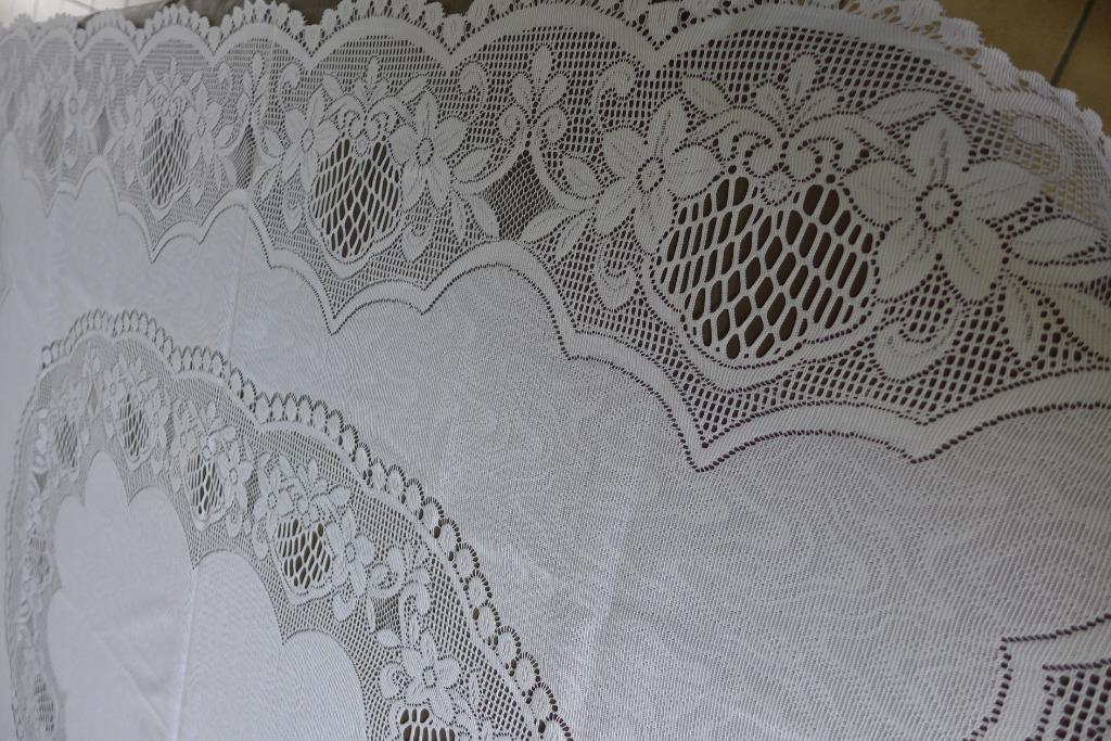 Nappe brodée 130 x 160 cm, Enlèvement ou Envoi, Comme neuf, Rectangle, Intérieur