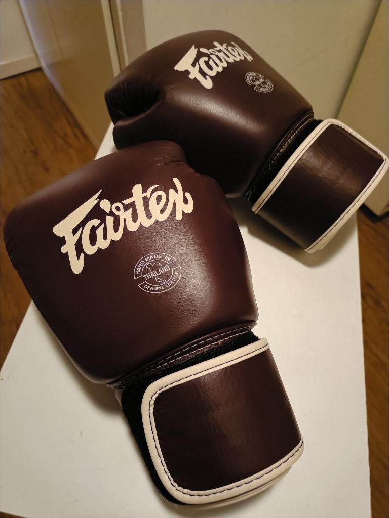 muay thai bokshandschoenen, Ophalen of Verzenden, Zo goed als nieuw, Bokshandschoenen