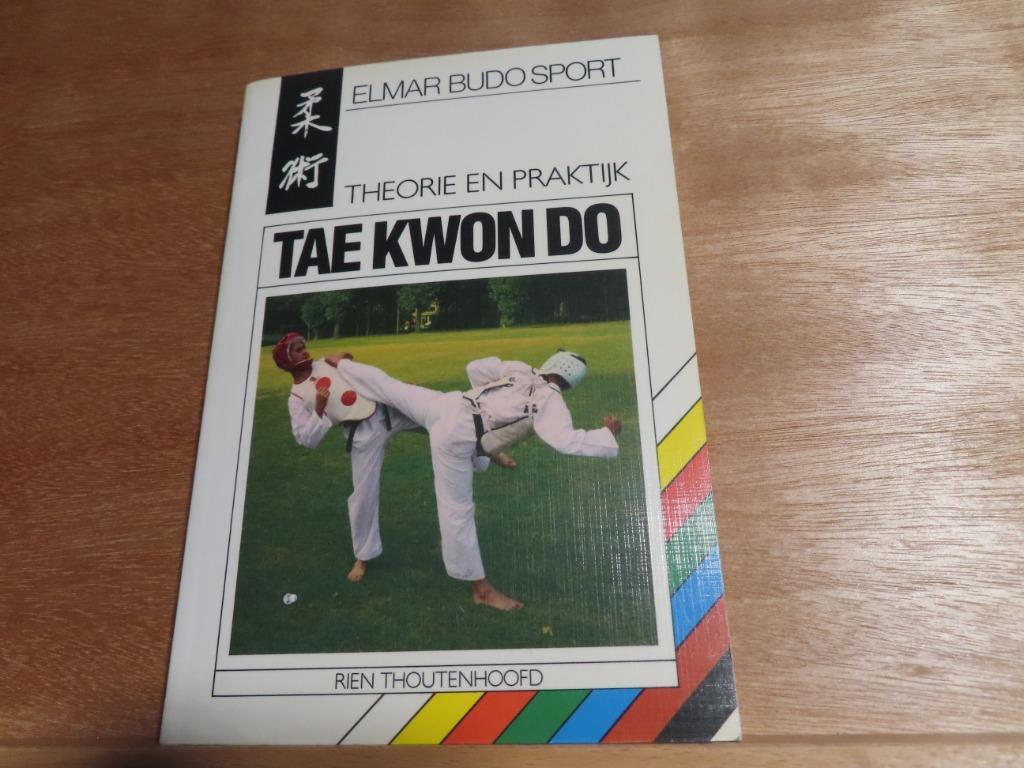 NIEUWSTAAT : Tae Kwon Do Theorie en praktijk – Riet Thoutenh, Riet Thoutenhoofd, Vechtsport, Ophalen of Verzenden, Zo goed als nieuw