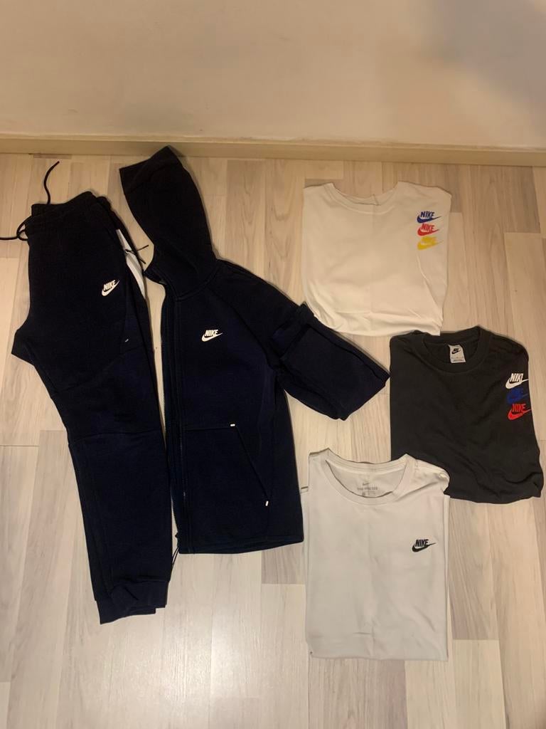 Blauwe Nike Tech fleece + Nike T-shirts – maat S – blauw, Kleding | Heren, Heren-kledingpakketten, Zo goed als nieuw, Maat 46 (S) of kleiner