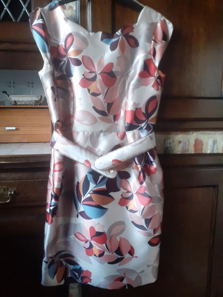 Avondjurk, Kleding | Dames, Jurken, Zo goed als nieuw, Maat 38/40 (M), Overige kleuren, Boven de knie, Ophalen of Verzenden