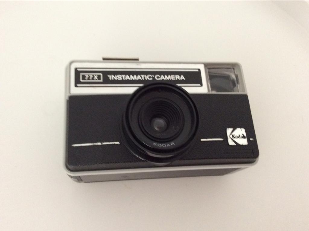 Vintage  Kodak Instamatic Camera 77 x fototoestel + hoes. .!, Enlèvement ou Envoi, Utilisé, Kodak