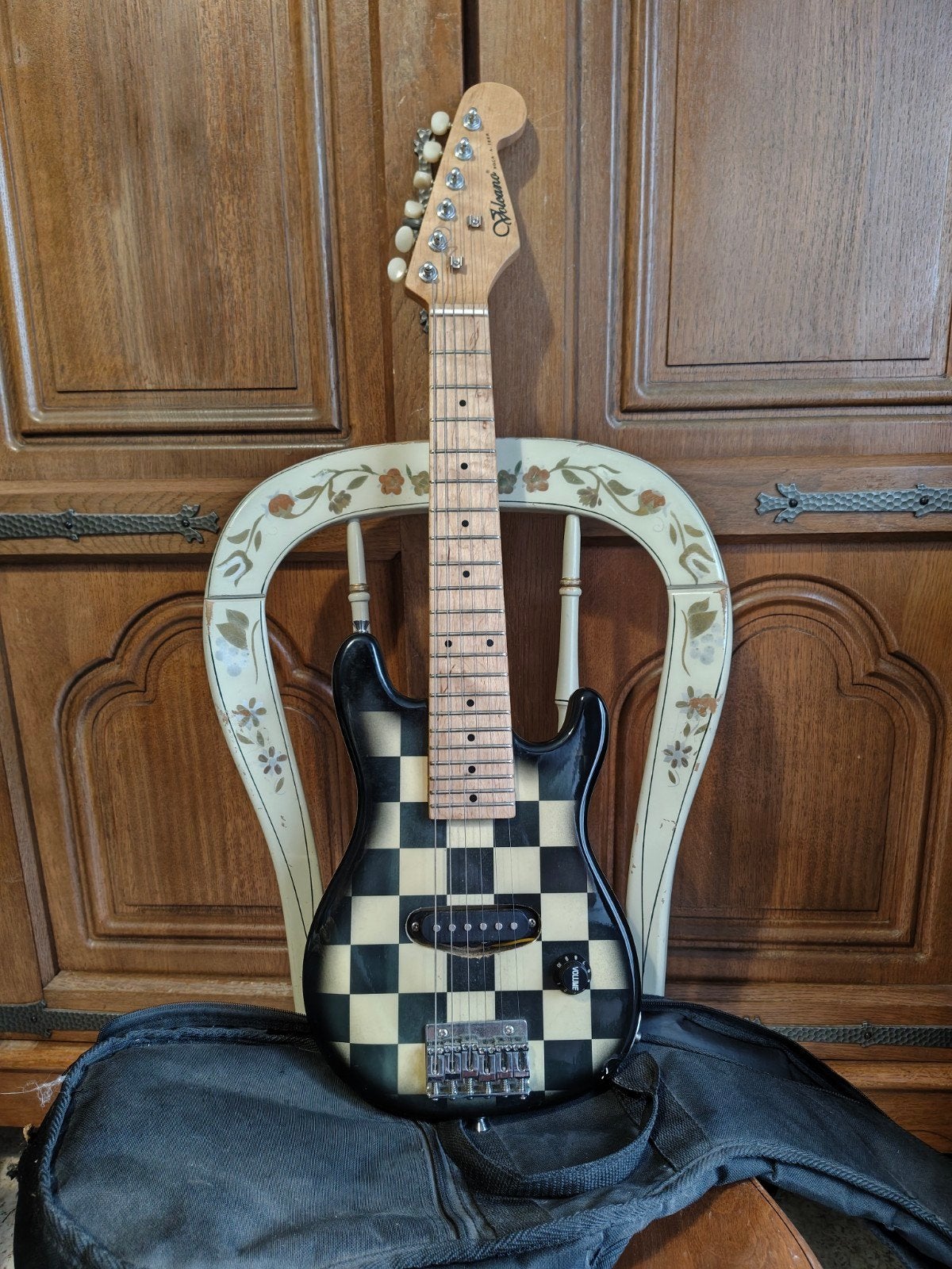 Mini guitare électrique Volcano, Musique & Instruments, Enlèvement, Électrique