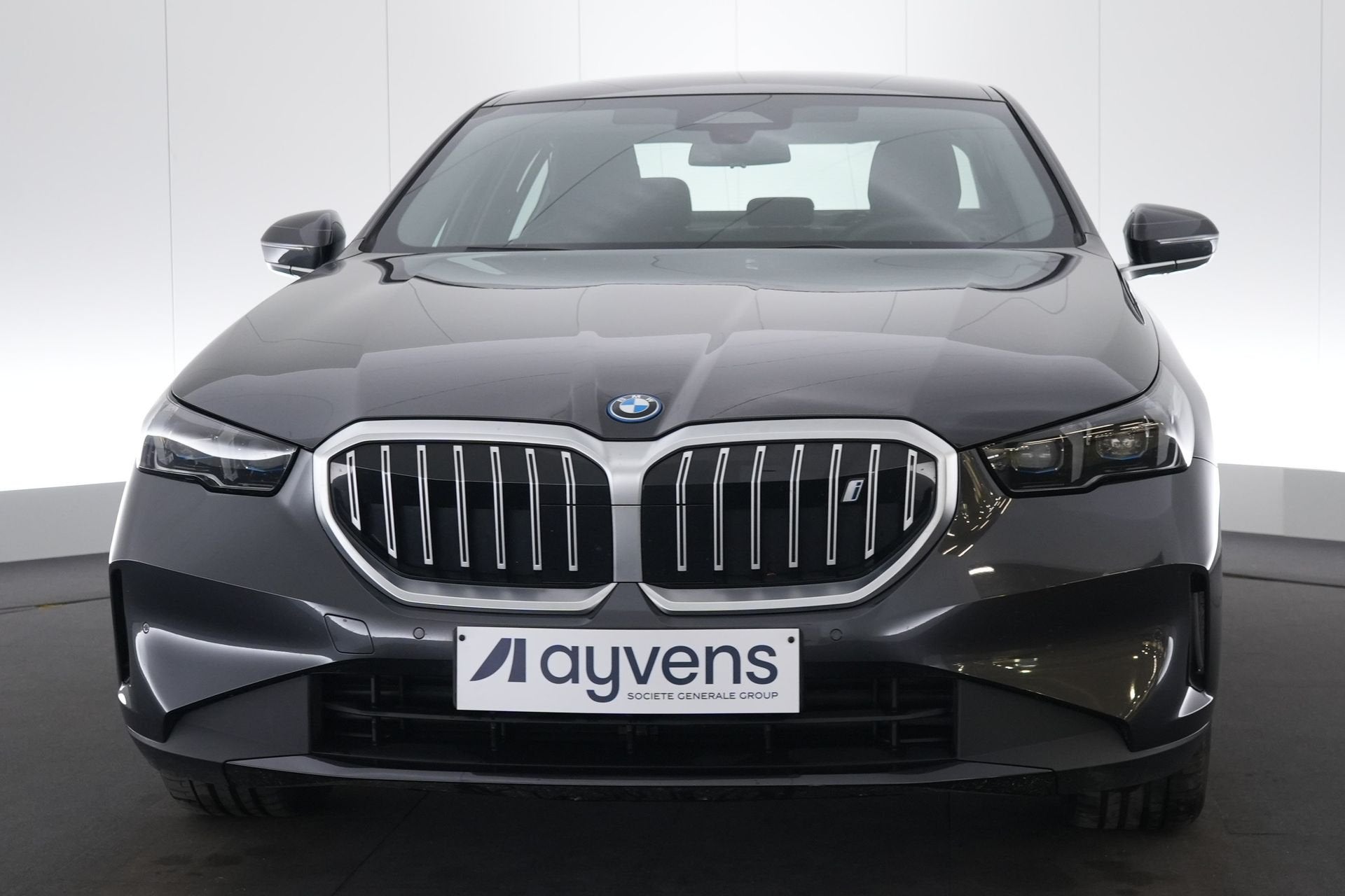 (2FQY899) BMW I5, Autos, 4 portes, Entreprise, Alarme, Carnet d'entretien