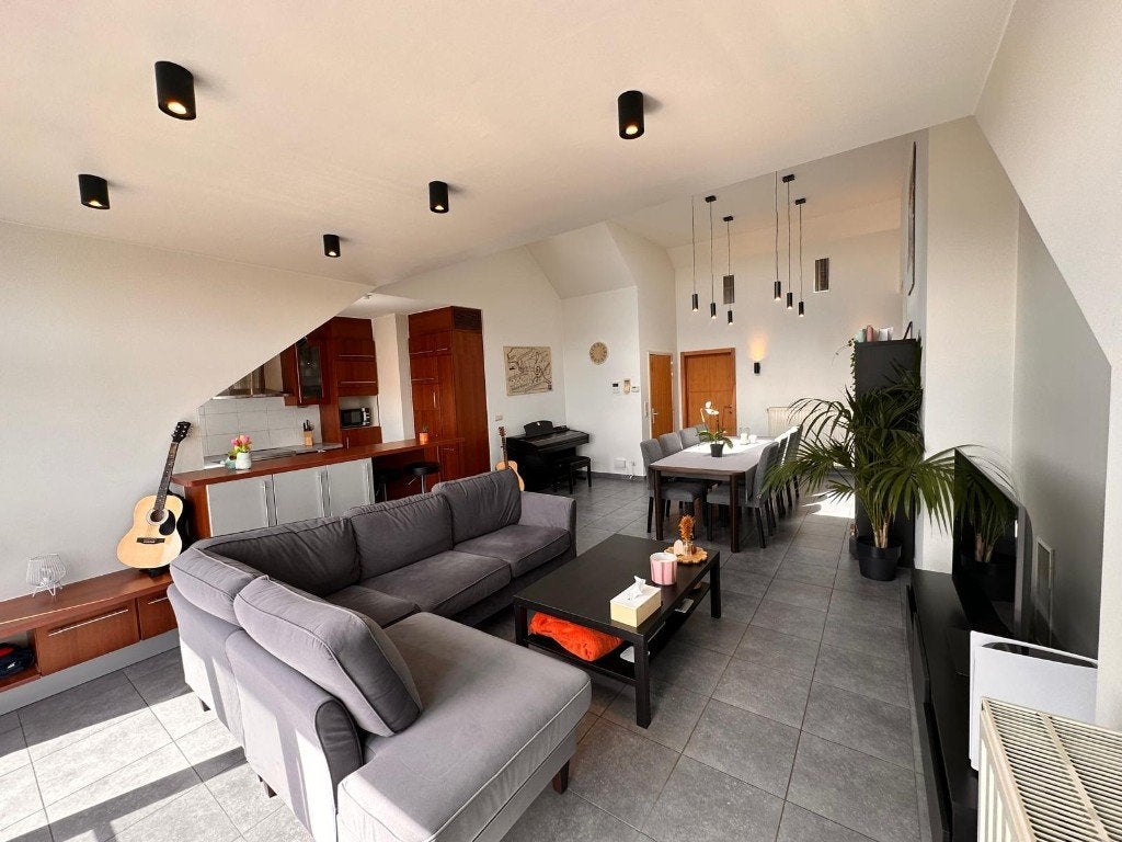 Instapklaar en lichtrijk app. met terras & garage in Lummen, Immo, Maisons à vendre, 199 kWh/m²/an, Appartement, 3560 lummen, 93 m²
