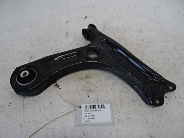 BRAS DE SUSPENSION AVANT DROIT (TRIANGLE) Roomster (5J), Utilisé, Info@skoda-auto.de, Skoda, Max-Planck-Straße  3-5
64331  Weiterstadt, DE
