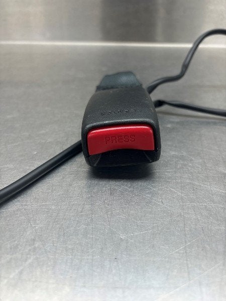 BOUCLE DE CEINTURE CENTRE ARRIÈRE Nissan X-Trail (T32), Utilisé, Nissan