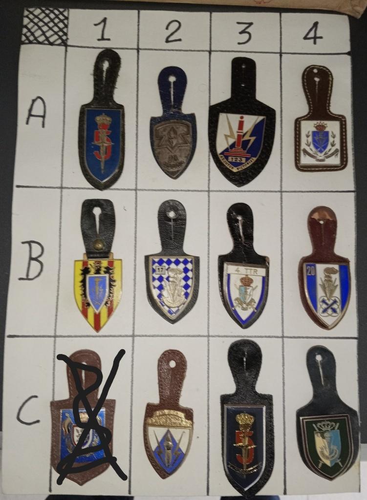 Plusieurs breloques des T.Tr., Collections, Objets militaires | Général, Enlèvement ou Envoi, Armée de terre, Emblème ou Badge