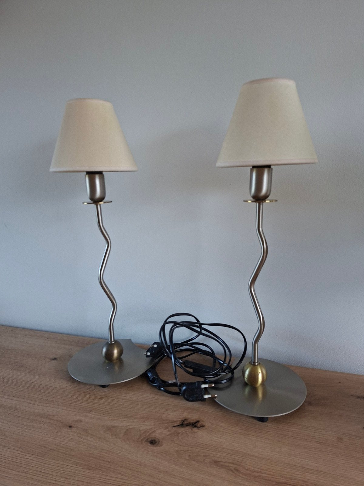 van 2 moderne tafellampen met stoffen kap, Huis en Inrichting, Ophalen, Design