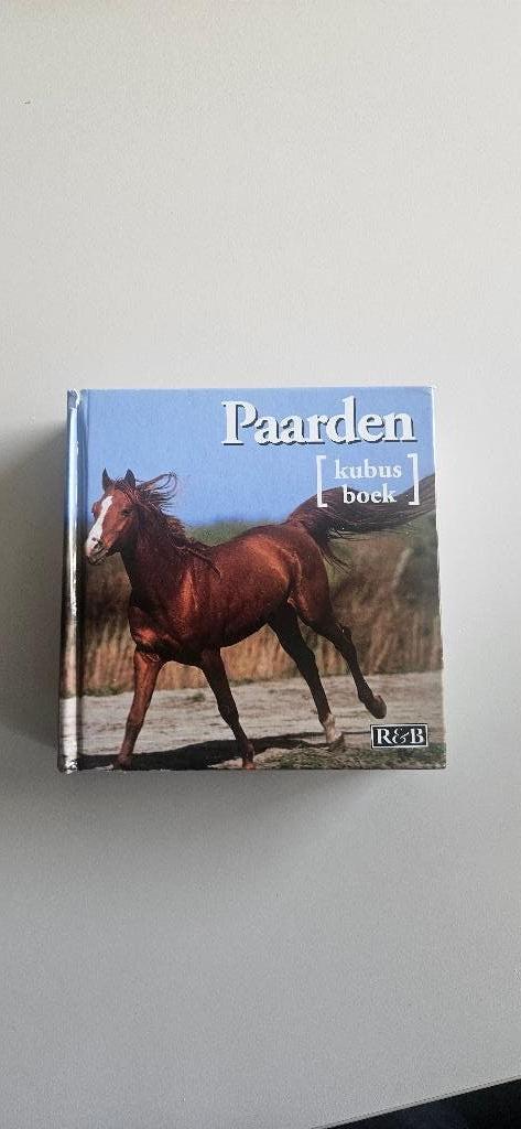 Paarden kubus boek, Livres, Animaux & Animaux domestiques, Enlèvement, Utilisé, Chevaux ou Poneys