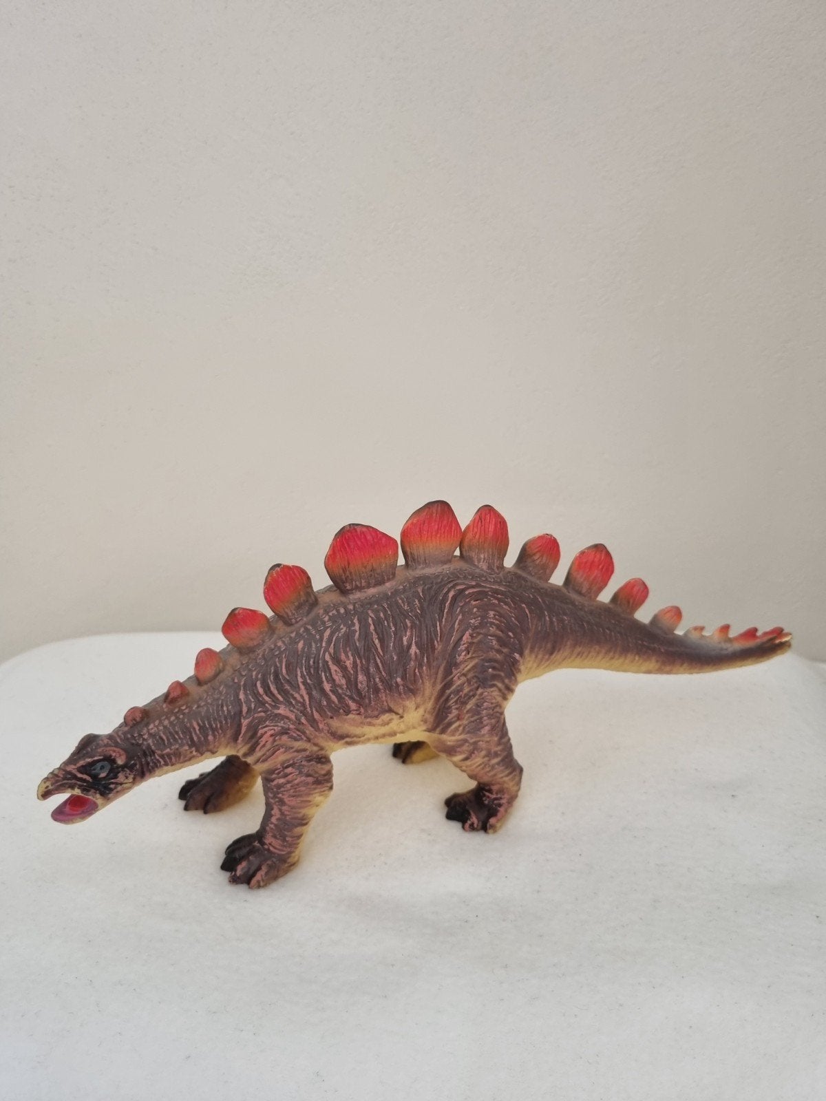 Dinosaure mesurant 11,5 cm de haut et 29 cm de long, Enfants & Bébés, Jouets | Figurines, Enlèvement ou Envoi, Comme neuf