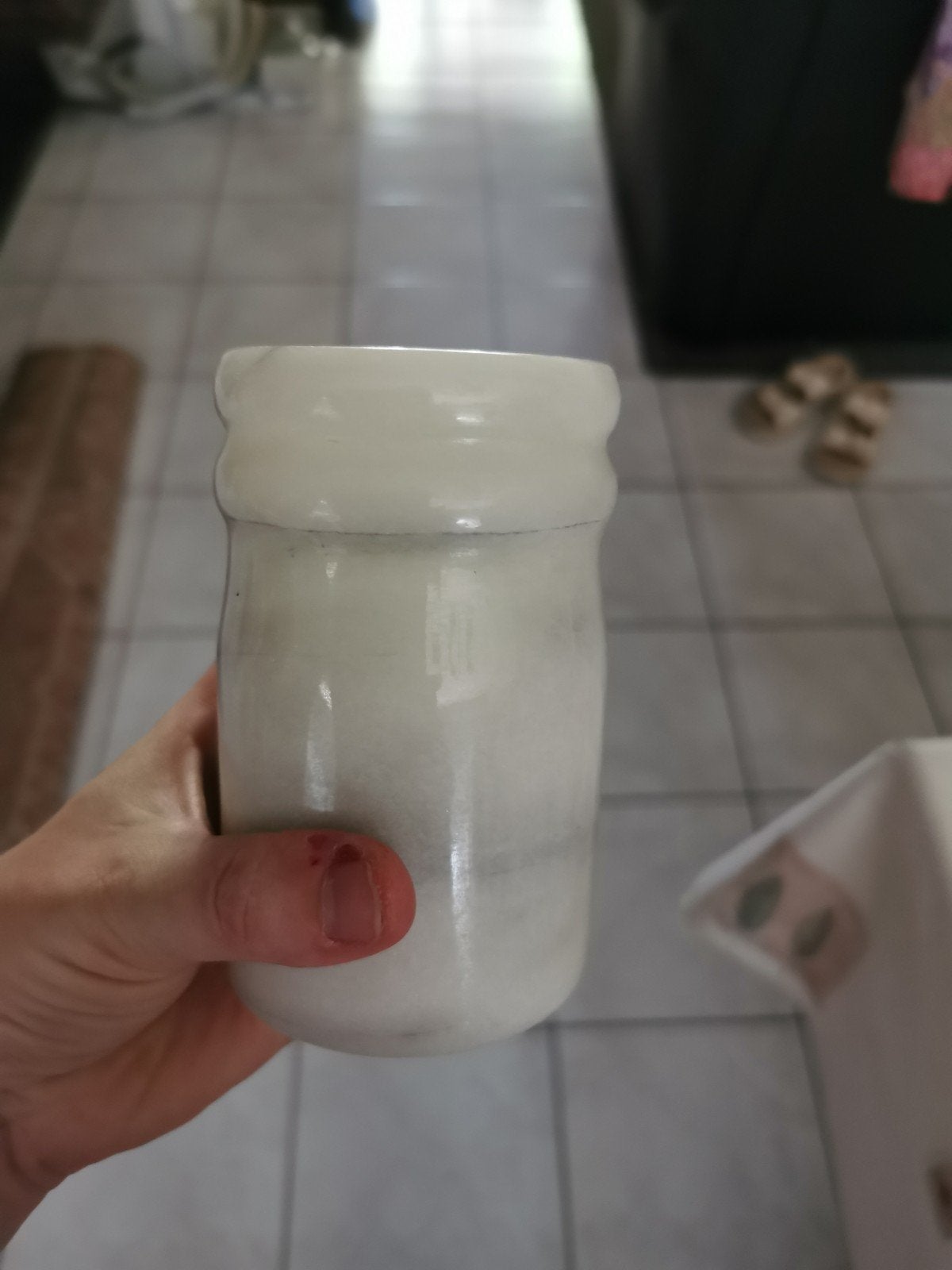 Marmeren potje / vaasje, Huis en Inrichting, Woonaccessoires | Vazen, Wit, Ophalen of Verzenden, Steen/keramiek, Gebruikt