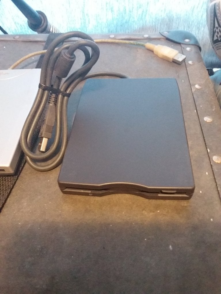 Externe USB drive voor diskettes 3 1/2 1.44mb, Informatique & Logiciels, Enlèvement ou Envoi, Externe, Autre, Comme neuf