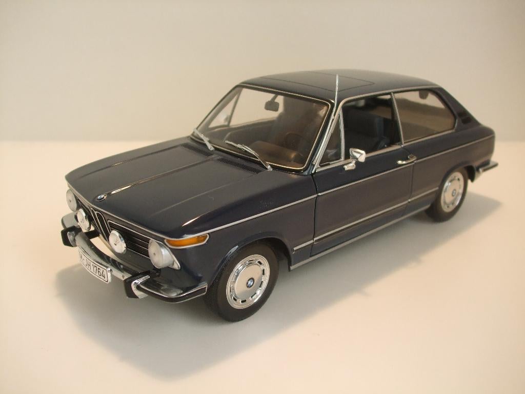 BMW 1600 Touring Blue Edition Dealer Minichamps 1/18, Enlèvement ou Envoi, Neuf, Voiture, MiniChamps
