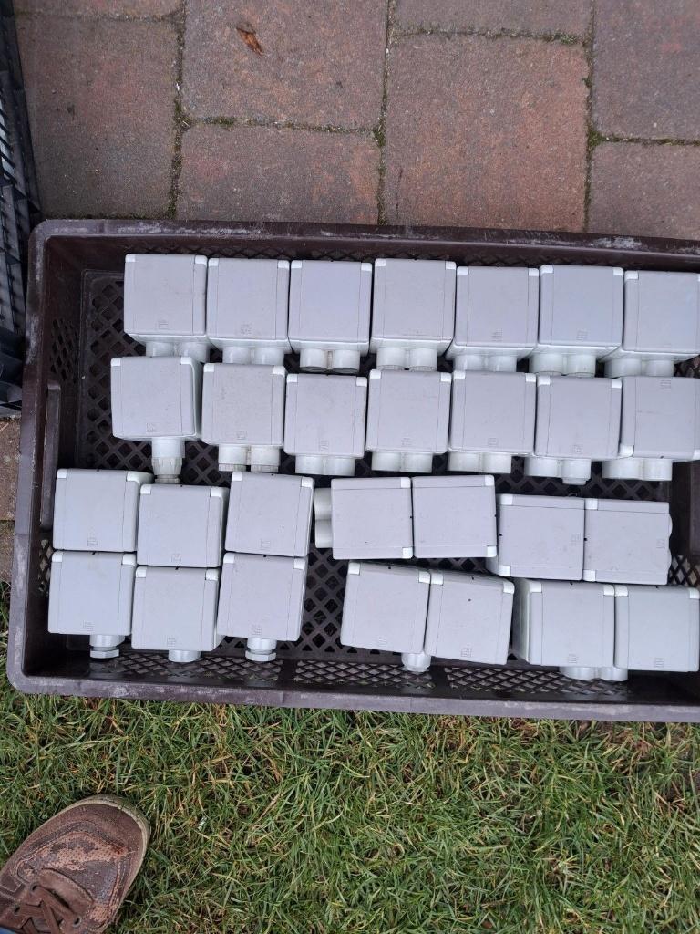 opbouw stopkontacten, Doe-het-zelf en Bouw, Elektriciteit en Kabels, Ophalen of Verzenden, Zo goed als nieuw