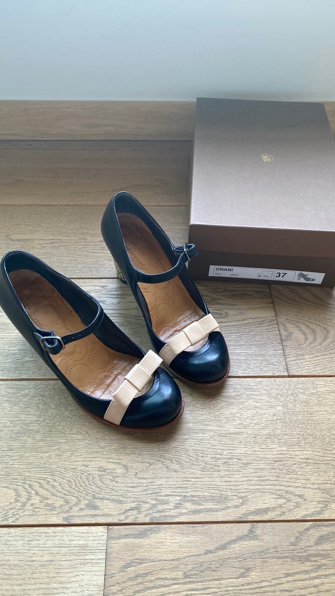Chie Mihara 37 zgan, Kleding | Dames, Schoenen, Ophalen of Verzenden, Zo goed als nieuw, Zwart, Pumps
