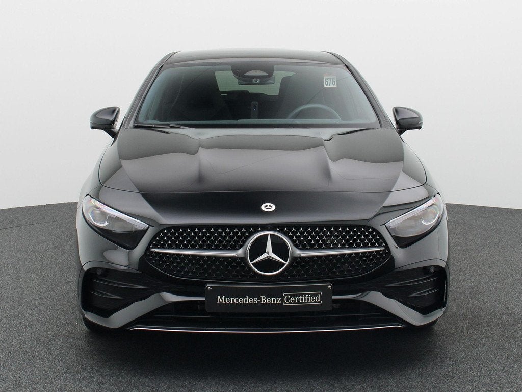 Mercedes-Benz A 250 e AMG Line + PANO DAK + MULTIBEAM LED +, Auto's, Stof, Gebruikt, Zwart, Zwart