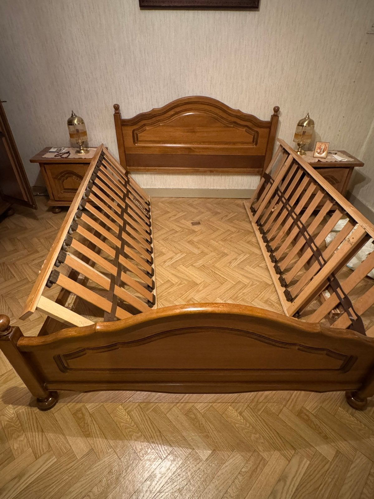 Lit avec sommier et tables de chevets, Maison & Meubles, Enlèvement, Comme neuf, Bois