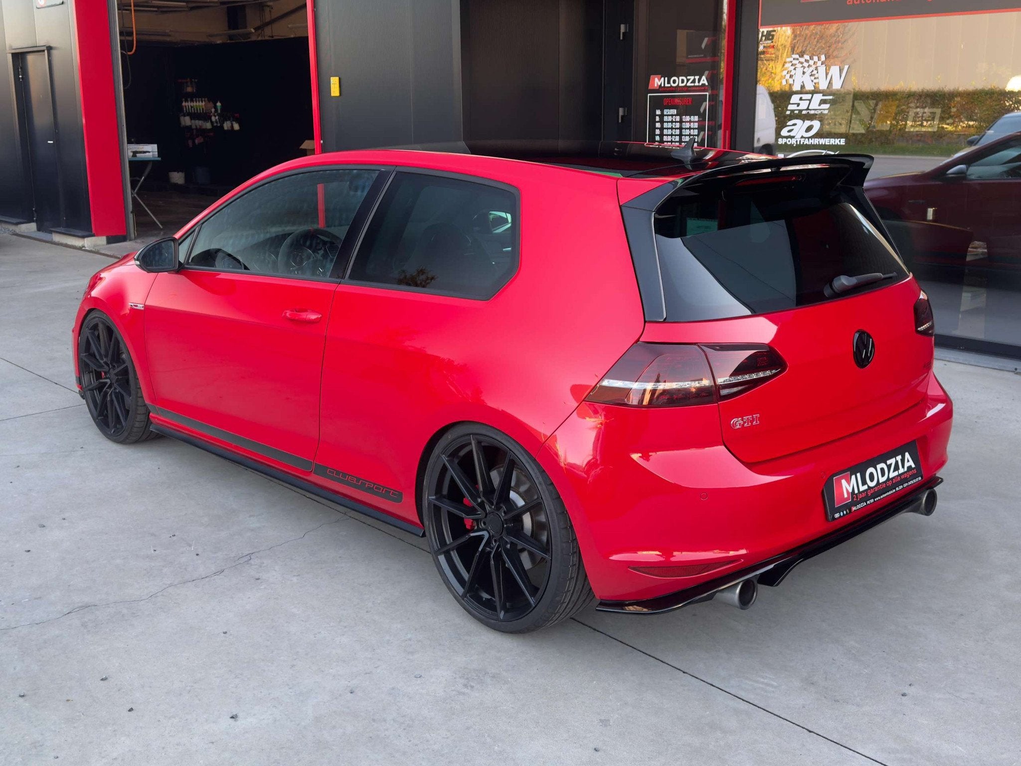 Volkswagen Golf GTI DSG CLUBSPORT SCHAALSTOELEN Tuned Vmaxx, Rouge, Euro 6, Entreprise, https://public.car-pass.be/vhr/ec748693-fb89-490c-982b-21b70d667c97
