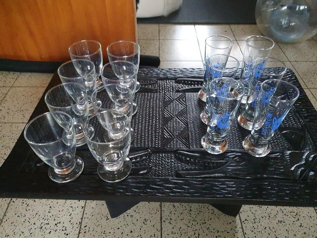 2 lots de verres solides à vendre. 20€/lot.