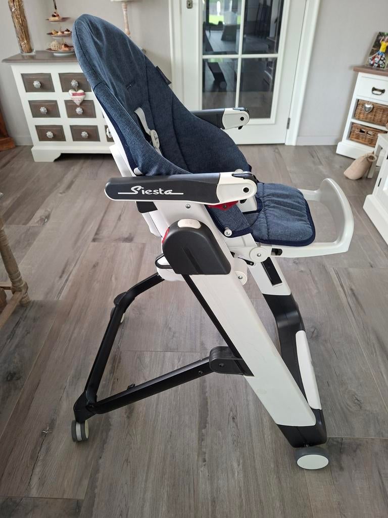 Follow Me Siesta ( kinderstoel ), Kinderen en Baby's, Kinderstoelen, Ophalen, Zo goed als nieuw, Meegroeistoel, Gordel(s)