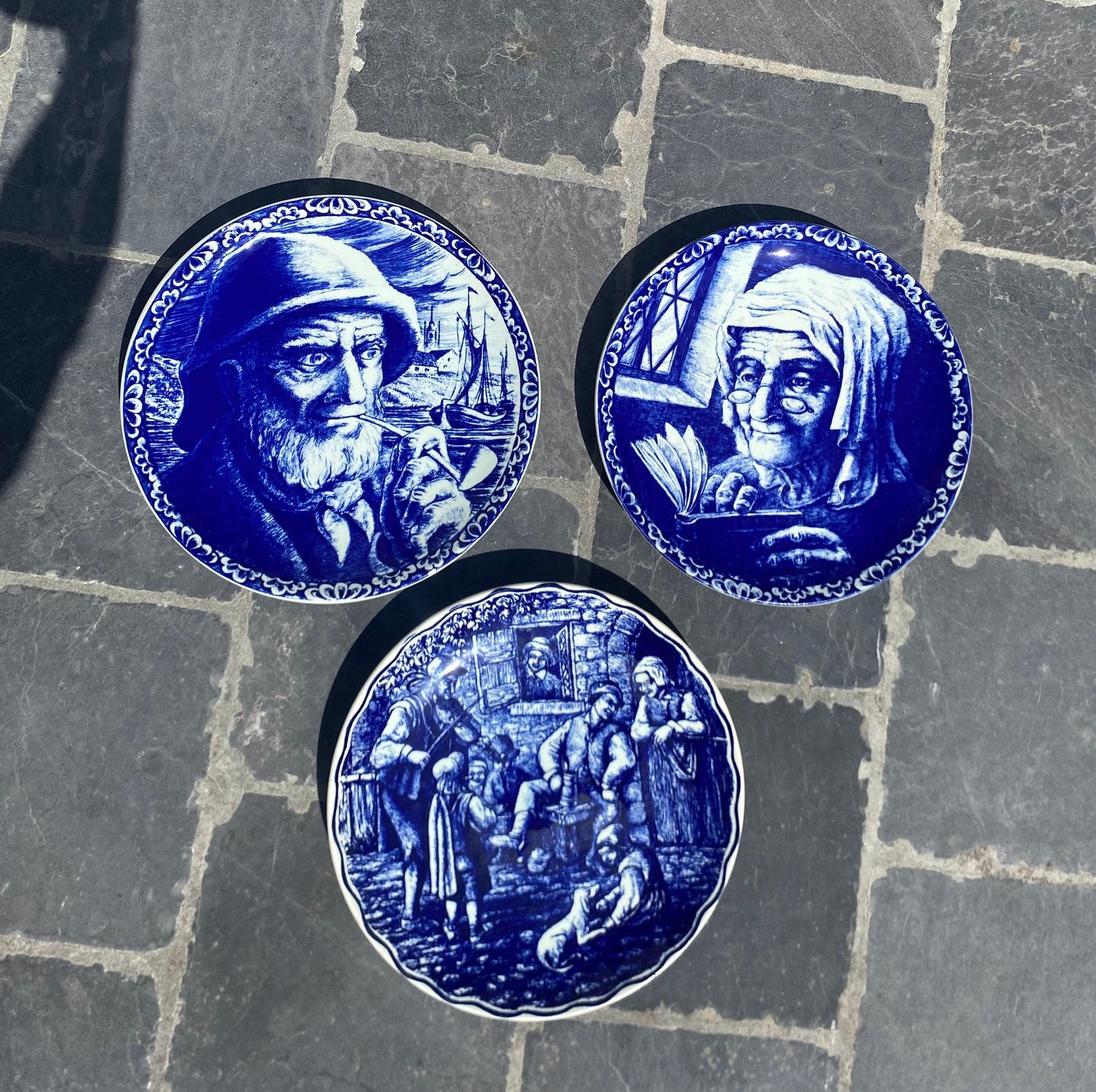 Delfts blauwe sierborden, Ophalen