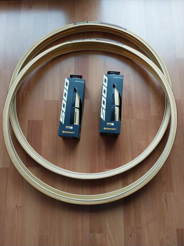 4 nieuwe racefiets banden., Ophalen