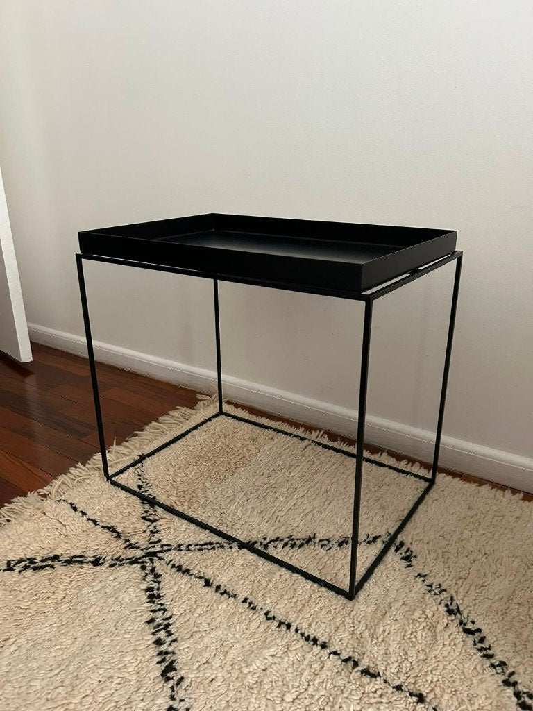 HAY Tray table zwart 40cm x 60cm, Metaal of Aluminium, 55 tot 75 cm, Zo goed als nieuw, Modern
