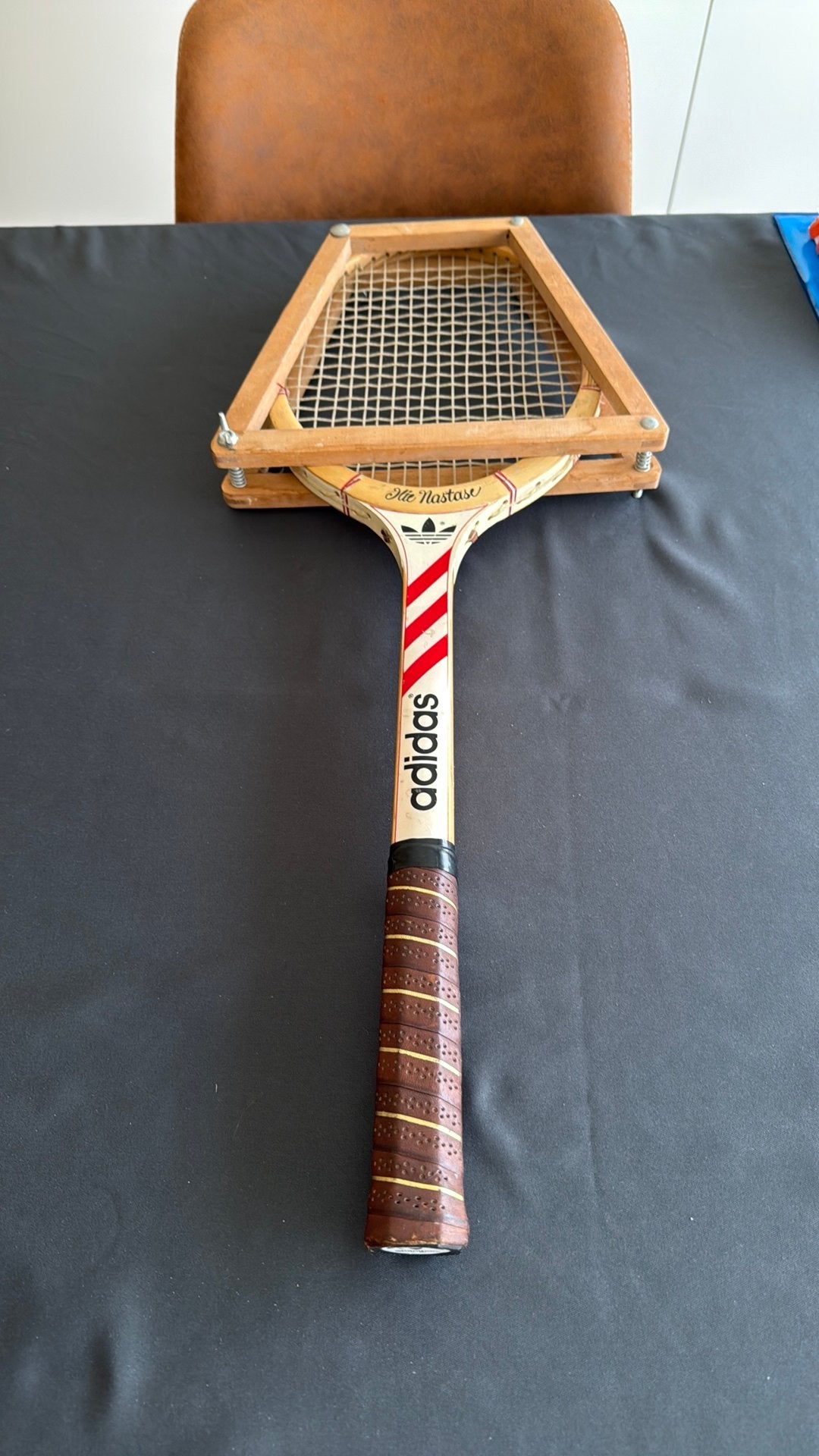 vintage Adidas Ilie Năstase tennisracket (houten racket), Sport en Fitness, Ophalen, Zo goed als nieuw, Racket, Adidas