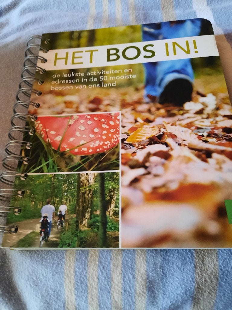 mooi nieuw boek "het bos in" interessant voor jong en oud, Ophalen of Verzenden, Nieuw