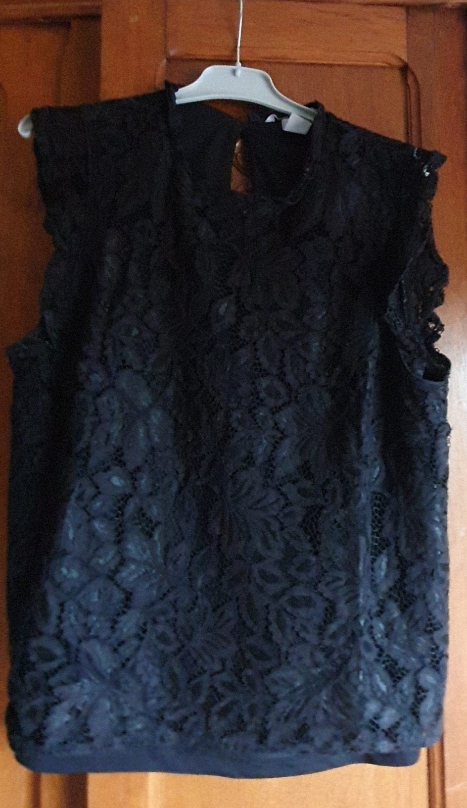 Zwarte H&M kanten top met ruffles maat M - mouwloos, Kleding | Dames, Maat 38/40 (M), H&M, Zwart, Ophalen of Verzenden