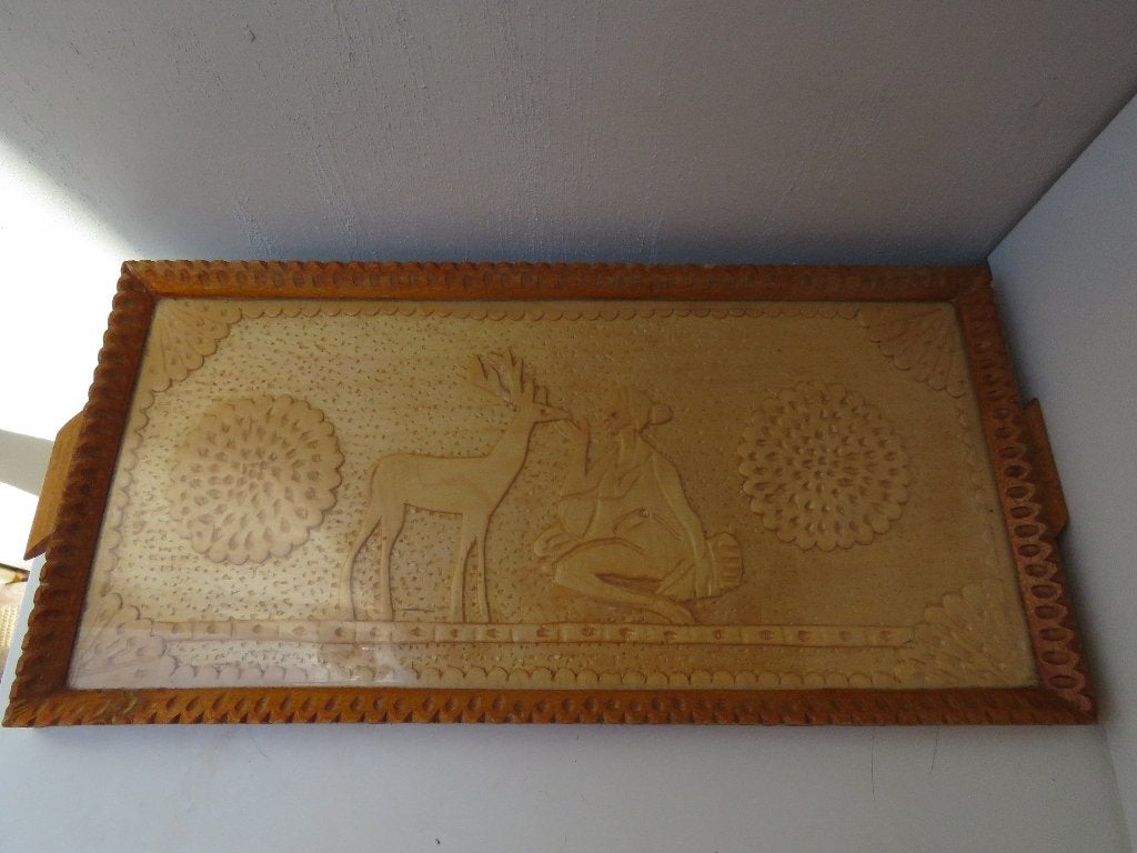 Vintage handgesneden dienblad vrouw en hert, Ophalen of Verzenden