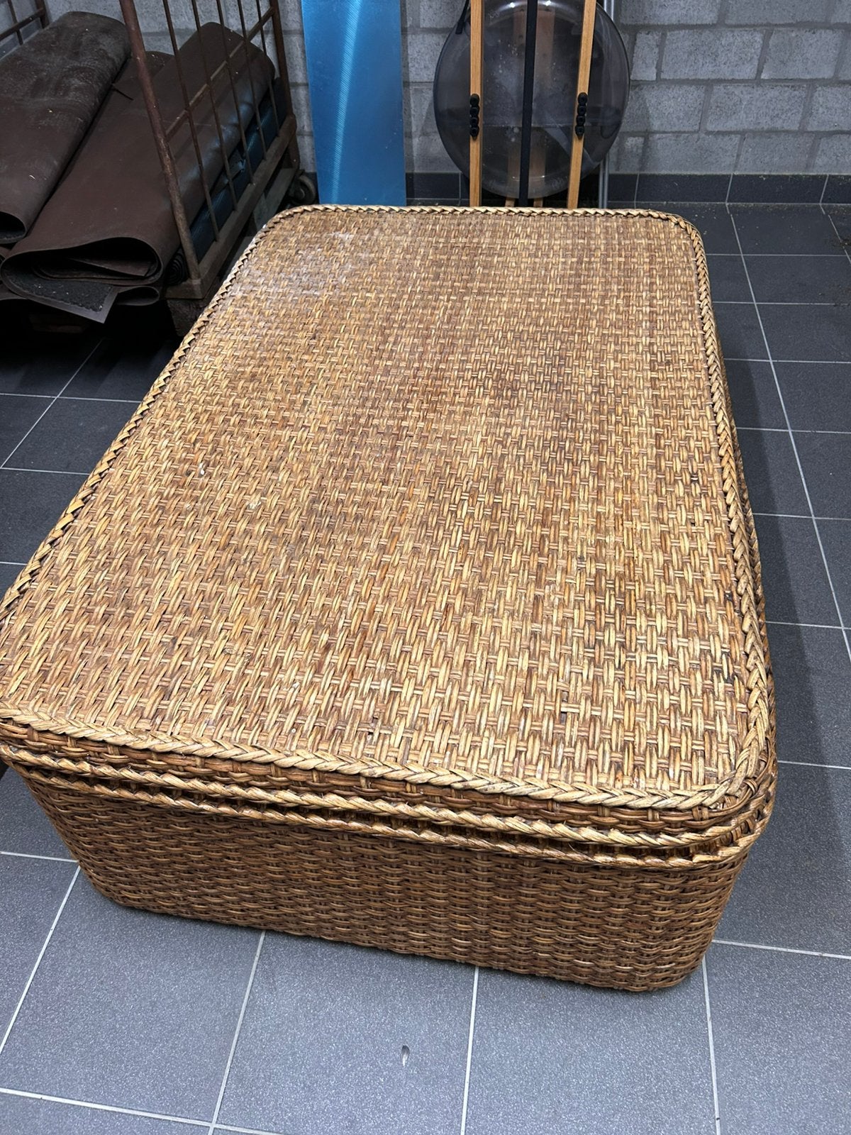 Rieten tafel., Tuin en Terras, Ophalen, Zo goed als nieuw