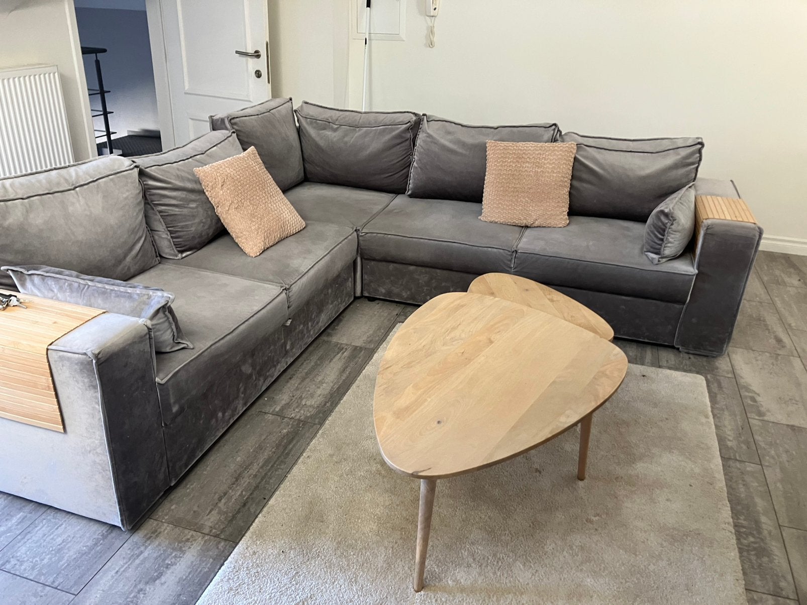 Salon, salontafeltje, en eettafel plus stoelé ., Ophalen, Zo goed als nieuw