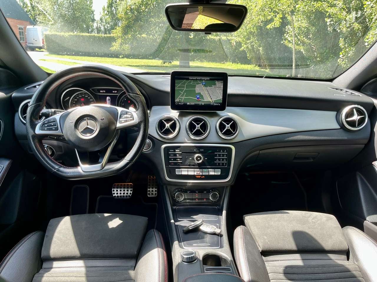 Mercedes-Benz CLA 180 Business Solution AMG (EU6d-TEMP)/AMG, CLA, 122 pk, Zwart, 4 cilinders