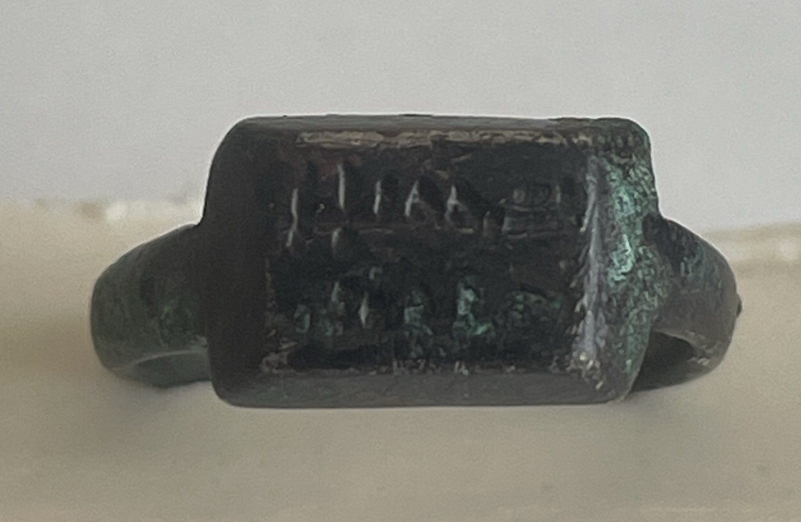 Bague Islamique en bronze inscriptions Kufique, 900-1100 AD, Enlèvement ou Envoi, Bronze
