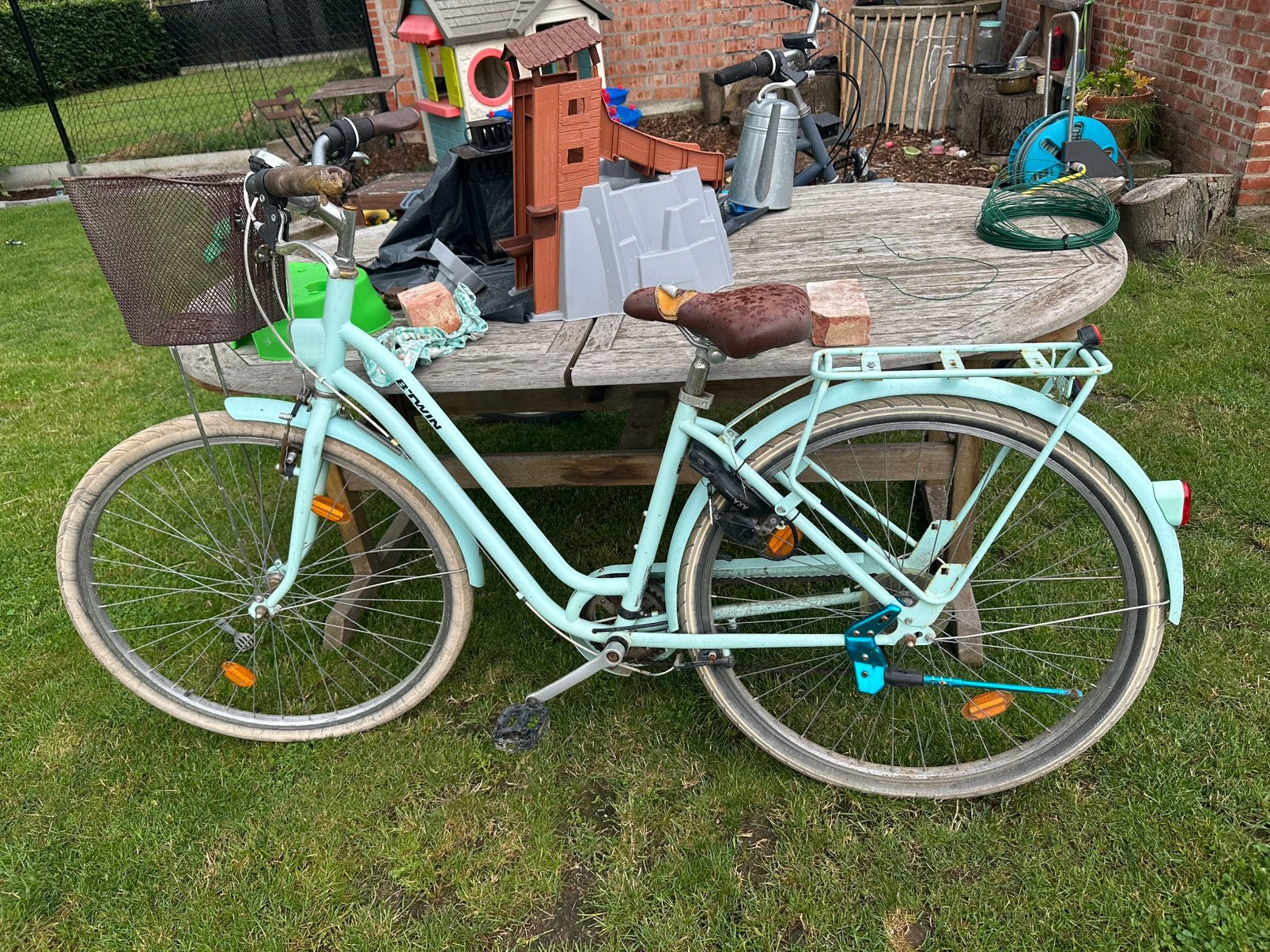 2 fietsen BTWIN + ELOPS | onderhoud nodig | samen €20, Mandje, Gebruikt, 0 zitjes, Schijfrem
